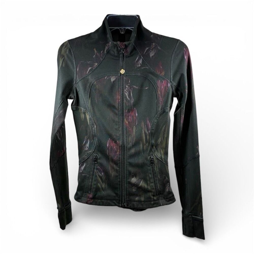 Lululemon Forme Define Jacket in Midnight Iris Multiple Floral Size S